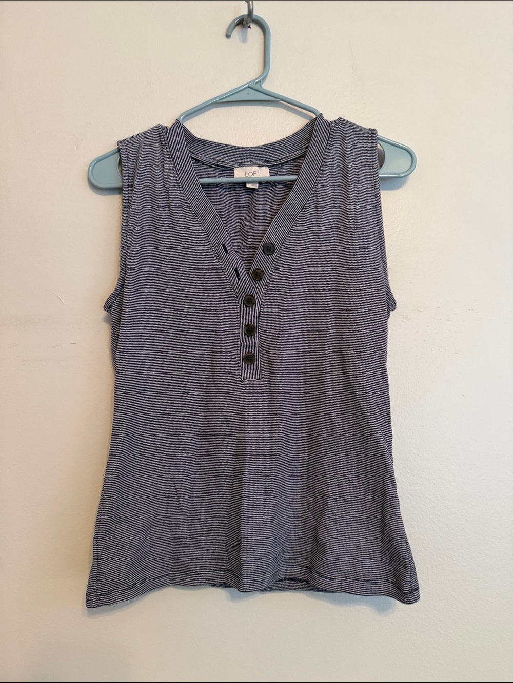 Loft Navy & White Pinstripe Sleeveless V-Neck Top (Size: L)